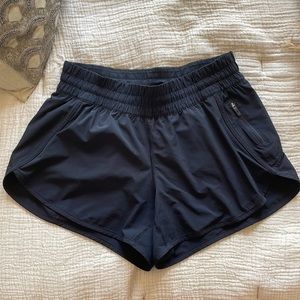 Lululemon tracker shorts